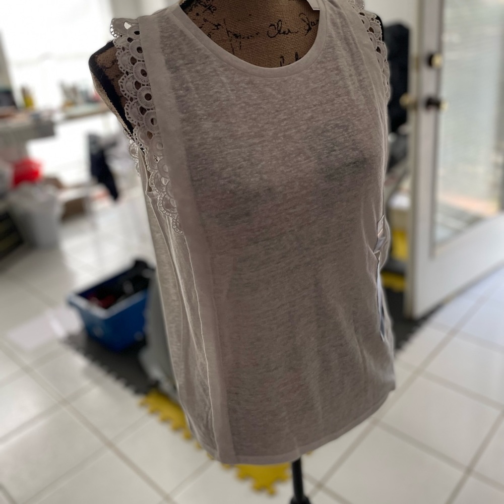 Sleeveless NWT Banana Republic white XS with crochet detail top